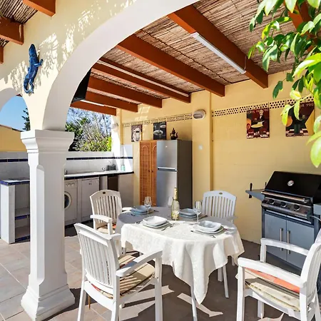 Pool Near Beach, Cleaning Included Vila *